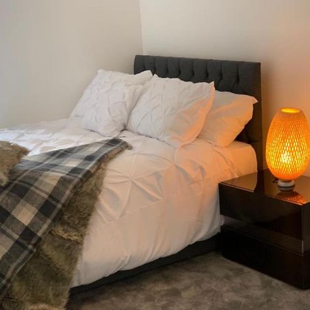 ווסט ת'ורוק Lakeside 2 Bed Luxury Apartment No Parties No Events Early Check-In Late Check- Out Allowed מראה חיצוני תמונה