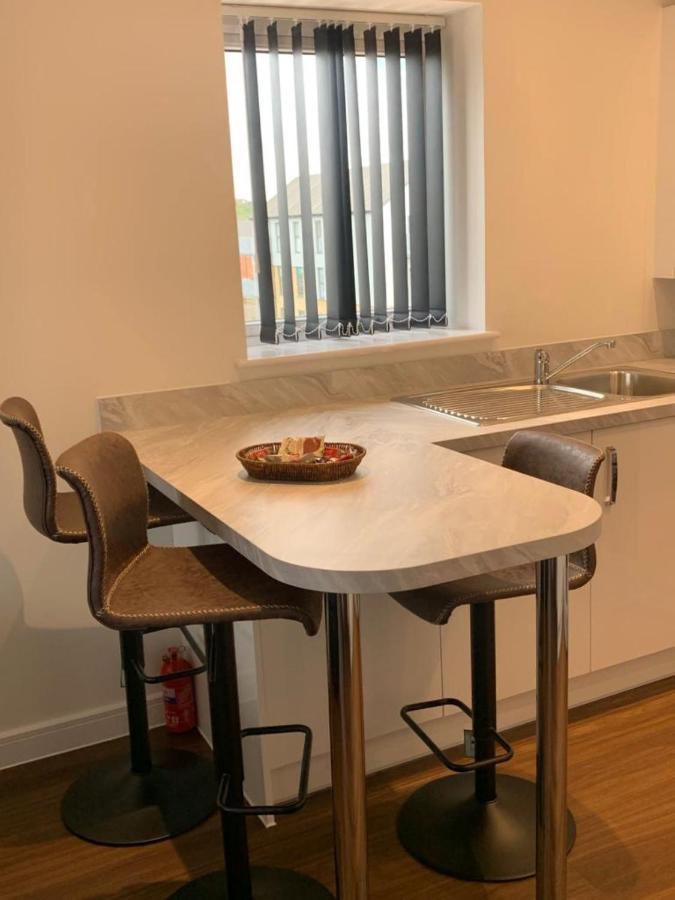 ווסט ת'ורוק Lakeside 2 Bed Luxury Apartment No Parties No Events Early Check-In Late Check- Out Allowed מראה חיצוני תמונה