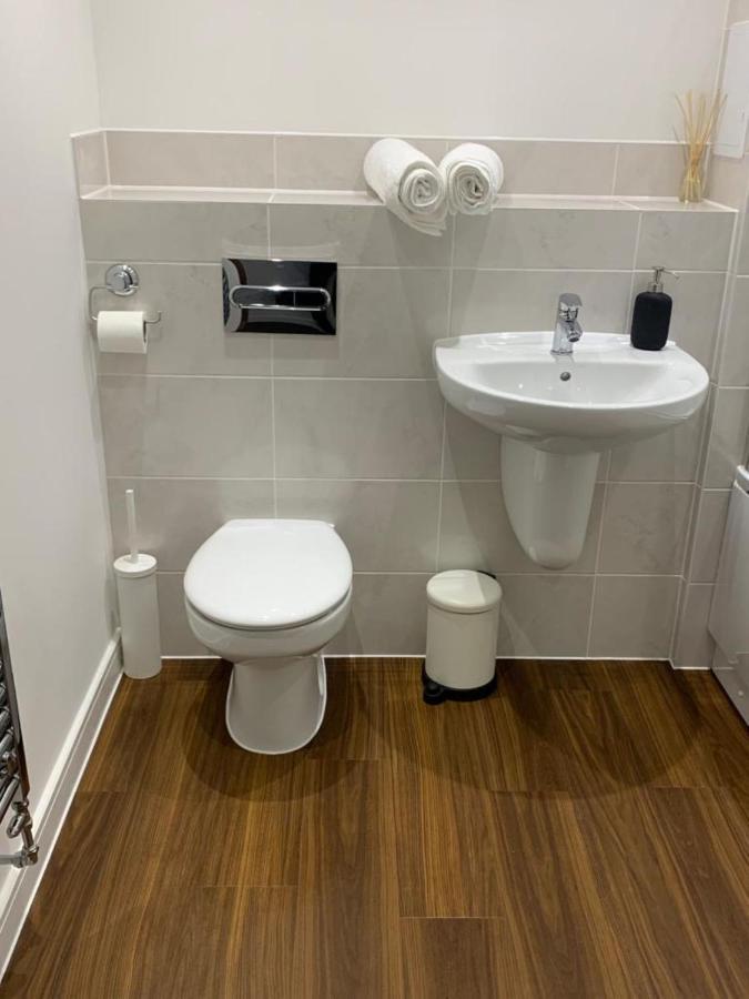 ווסט ת'ורוק Lakeside 2 Bed Luxury Apartment No Parties No Events Early Check-In Late Check- Out Allowed מראה חיצוני תמונה
