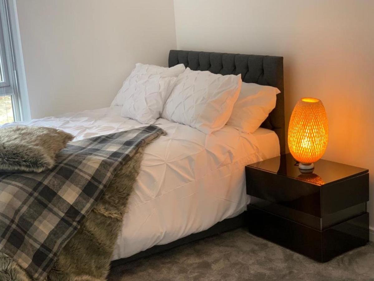 ווסט ת'ורוק Lakeside 2 Bed Luxury Apartment No Parties No Events Early Check-In Late Check- Out Allowed מראה חיצוני תמונה