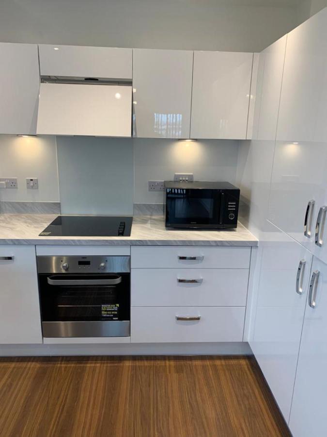 ווסט ת'ורוק Lakeside 2 Bed Luxury Apartment No Parties No Events Early Check-In Late Check- Out Allowed מראה חיצוני תמונה