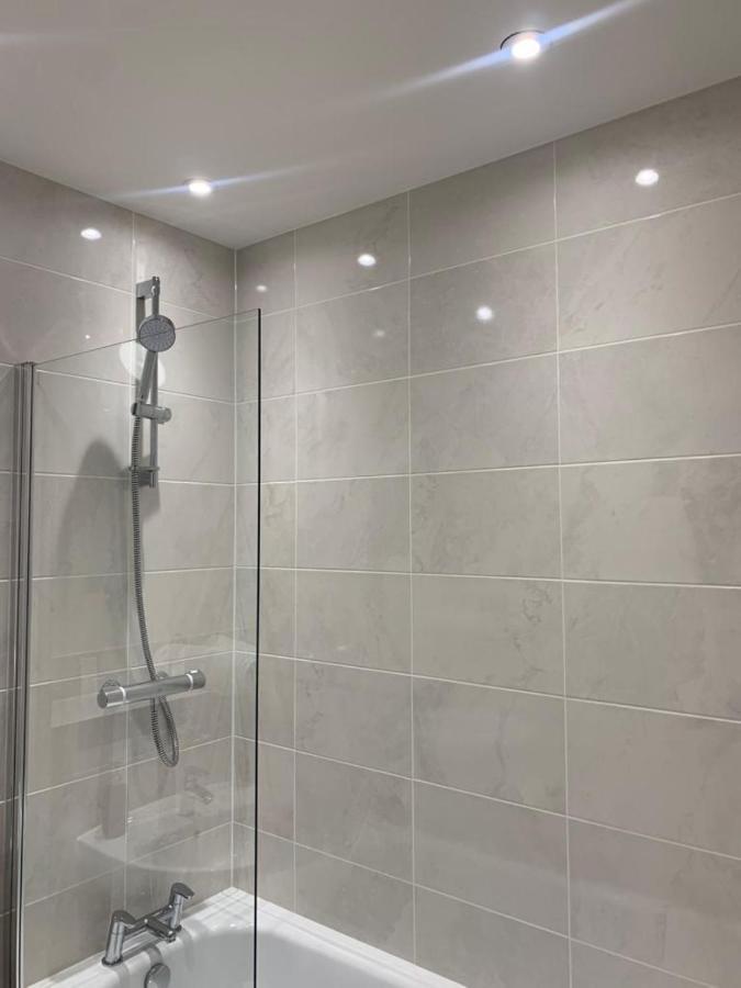 ווסט ת'ורוק Lakeside 2 Bed Luxury Apartment No Parties No Events Early Check-In Late Check- Out Allowed מראה חיצוני תמונה