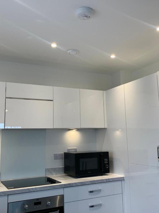 ווסט ת'ורוק Lakeside 2 Bed Luxury Apartment No Parties No Events Early Check-In Late Check- Out Allowed מראה חיצוני תמונה