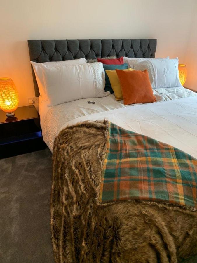 ווסט ת'ורוק Lakeside 2 Bed Luxury Apartment No Parties No Events Early Check-In Late Check- Out Allowed מראה חיצוני תמונה