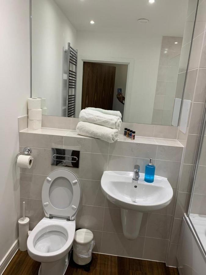 ווסט ת'ורוק Lakeside 2 Bed Luxury Apartment No Parties No Events Early Check-In Late Check- Out Allowed מראה חיצוני תמונה